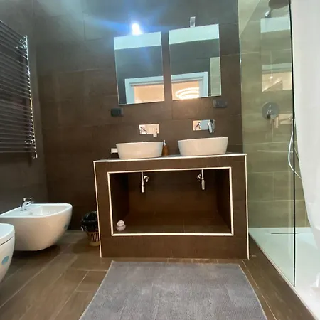 Mada's Deluxe * Bari